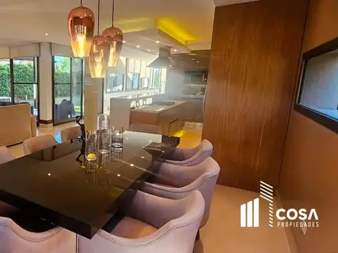 Casa 6 ambientes con 4 baños