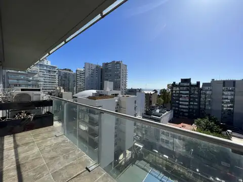 Impecable Departamento en venta, en TORRE AWWA. Con vista al rio. Piso alto Sobre Av. Libertador 