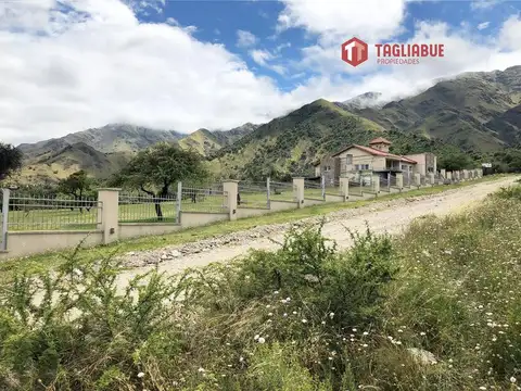 Terreno en Venta en Parque Los Nogales, USD 85.000