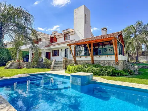 VENDO CASA A 1/2 CUADRA DEL SHOPPING SI MENOR