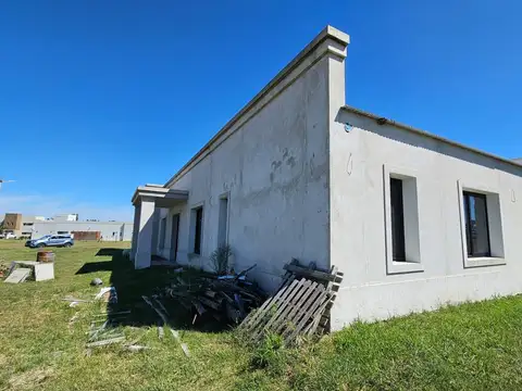 Casa 3 ambientes con 2 baños