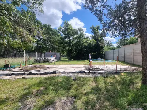 TERRENO EN VENTA EN EL BARRIO SAN JERONIMO I, MATHEU, CON PILETA Y PLATEA