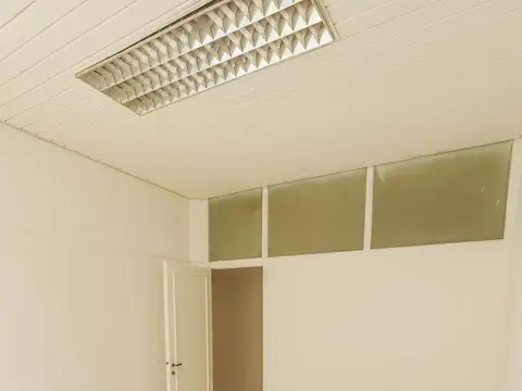 OFICINA CON AMPLIO BALCON LUMINOSO EN MONSERRAT