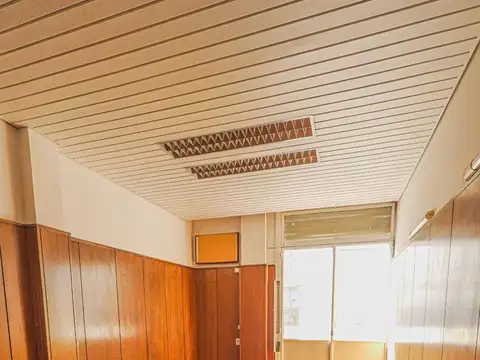 OFICINA CON AMPLIO BALCON LUMINOSO EN MONSERRAT