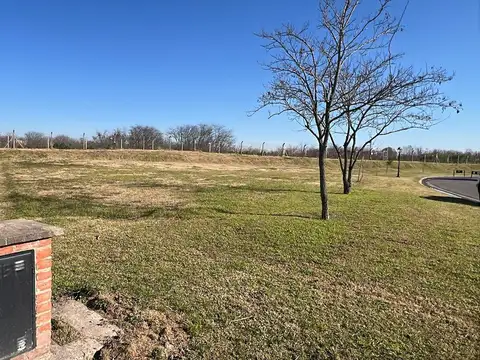 VENTA DE LOTE de 947m2, en área 11 ¡OPORTUNIDAD!