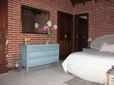 Casa 5 ambientes con 7 baños