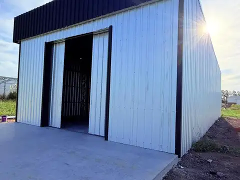 Galpón en venta 210m2 a estrenar Area Industrial Roldán