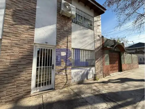 Departamento tipo casa en venta en Mataderos