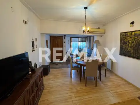 Casa 6 ambientes con 2 baños