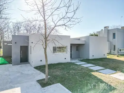 Casa en venta sobre lote interno en San Matías área 3