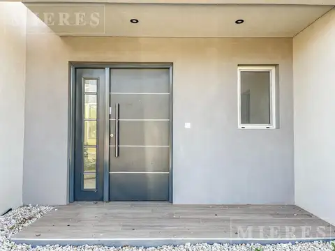 Casa 6 ambientes con 4 baños