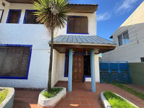 Casa en Venta con 3 cocheras