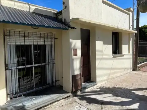 Casa en venta - 2 Dormitorios 1 Baño - 25 de Mayo