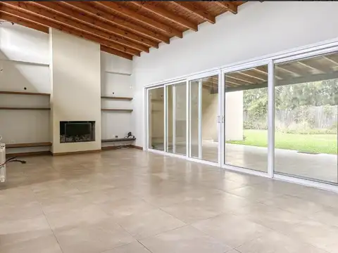 Casa 5 ambientes con 2 baños