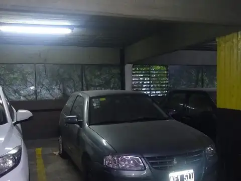 COMODA COCHERA CUBIERTA MUY BIEN UBICADA - OLAZABAL Y AMENAB