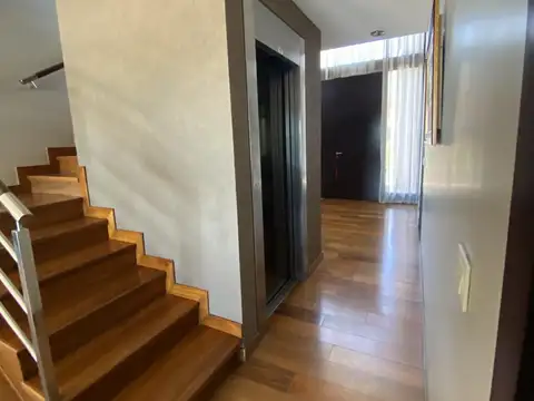 Casa 4 ambientes con 4 baños