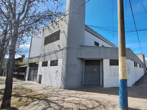 VENTA DEPÓSITO CON OFICINAS FISHERTON