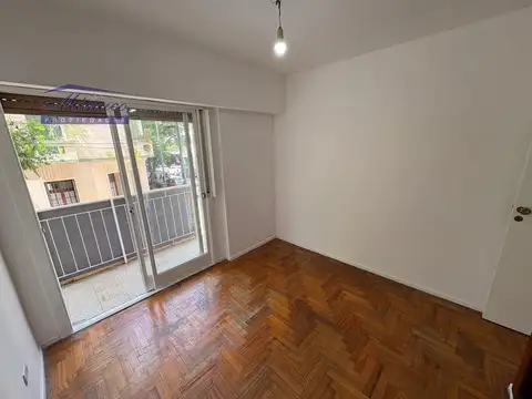 Excelente 2 amb. al fte. con balcón.