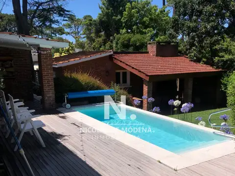 Casa 4 ambientes con 2 baños