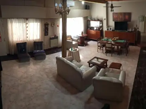 Casa 6 ambientes con 2 baños