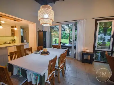 Casa en Venta con 1 cochera