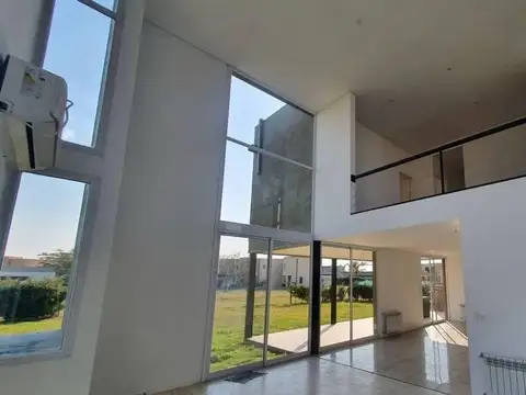 Casa en Venta en El Canton, USD 235.000