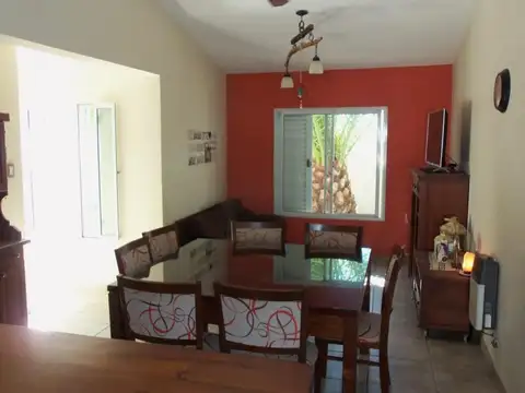 Casa 4 ambientes con 1 baño