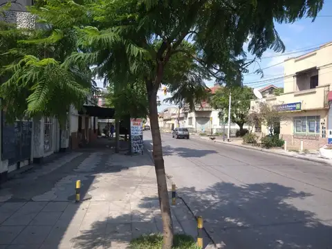 Local en Alquiler Via Púb.