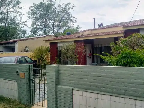 Casa en lote propio sobre calle 4 en Mar del Tuyú - Gas Natural - Agua buena