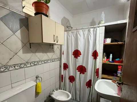 VENTA CASA 5 AMBIENTES COCHERA Y JARDIN EZPELETA