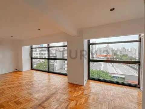 Avenida Luro 3000, Piso 0