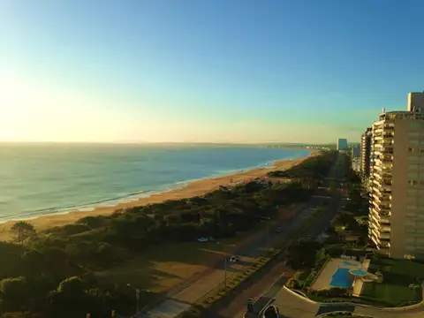 Departamento en Alquiler Temporal en Playa Mansa, USD 0