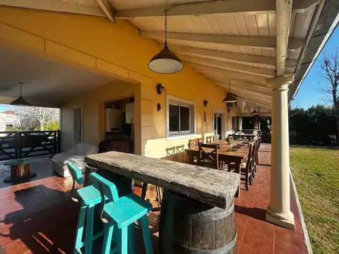 Casa en Venta con 2 cocheras