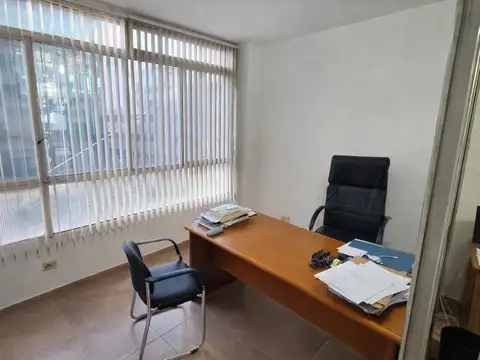 OFICINA FUNCIONAL Y LUMINOSA EN EXCELENTE UBICACION