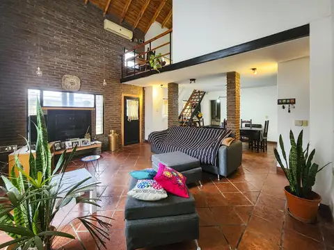 Casa 5 ambientes con 3 baños