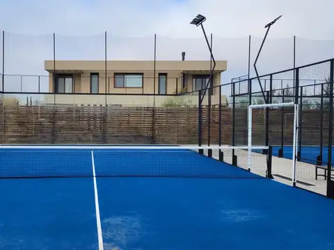 Casa 6 ambientes con 4 baños