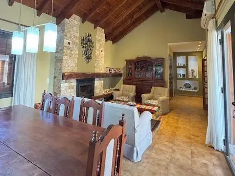 Casa en Venta en Chacras De Coria, USD 340.000