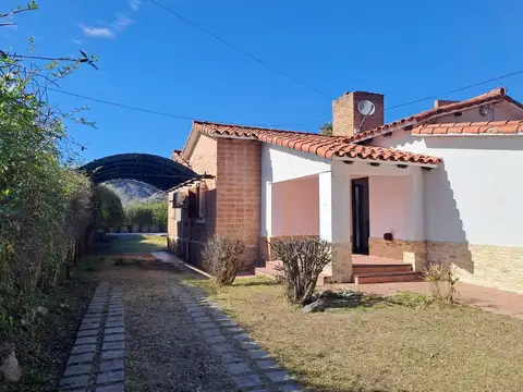 Casa en Venta con 2 cocheras