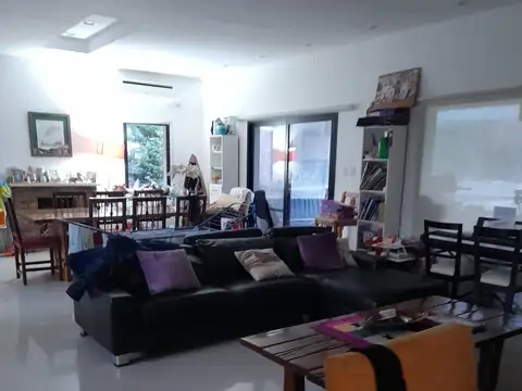 Casa 5 ambientes con 4 baños