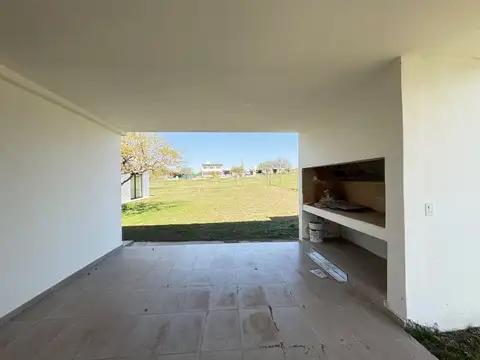 Casa 7 ambientes con 2 baños