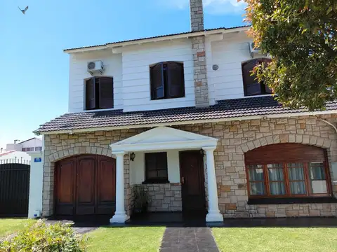 Venta Casa 4 ambientes sobre 2 lotes Paso del Rey