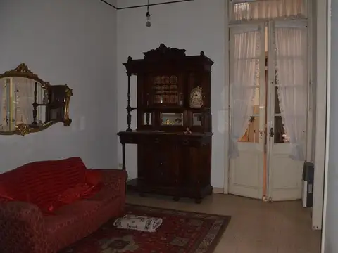 Av. Pellegrini al 800