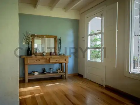 Casa 6 ambientes con 2 baños