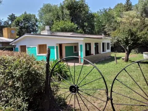 Casa con amplio parque a sólo 150mts del río