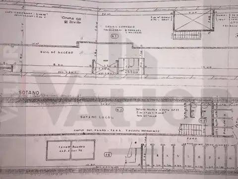 Excelente Local Comercial con Sotano y bauleras! Se vende con Renta  Entre Uruguay y Parana
