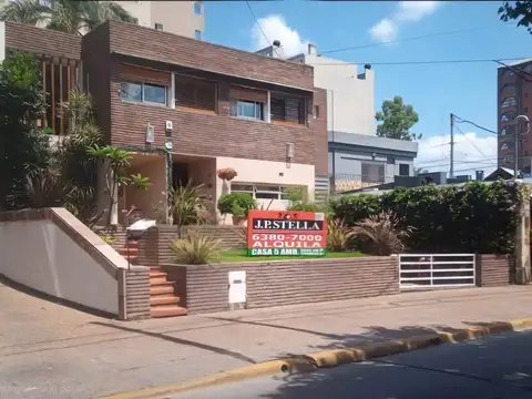 Excelente Casa 5 Amb - 235 m² Cub. s/Lote 506 m² - SOLO USO COMERCIAL/PROFESIONAL - S.Justo (Ctro)