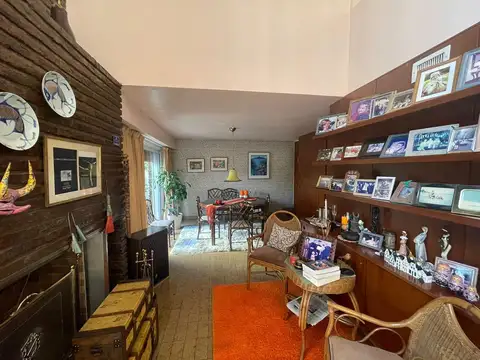 Casa en Alquiler con 2 cocheras