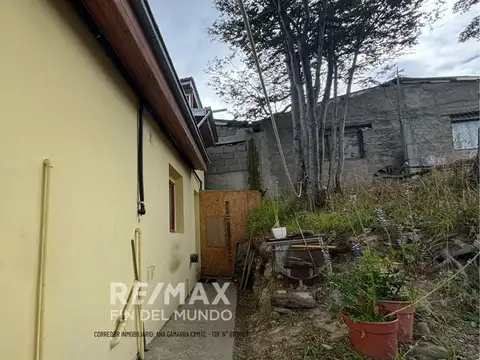 Casa 8 ambientes con 3 baños
