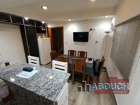 Casa 4 ambientes con 3 baños