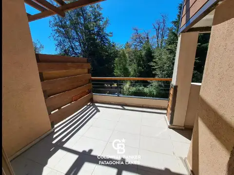 VENTA Departamento 2 dorm Amoblado Balcón Cochera y Baulera Complejo Patagonia Villa La Angostura